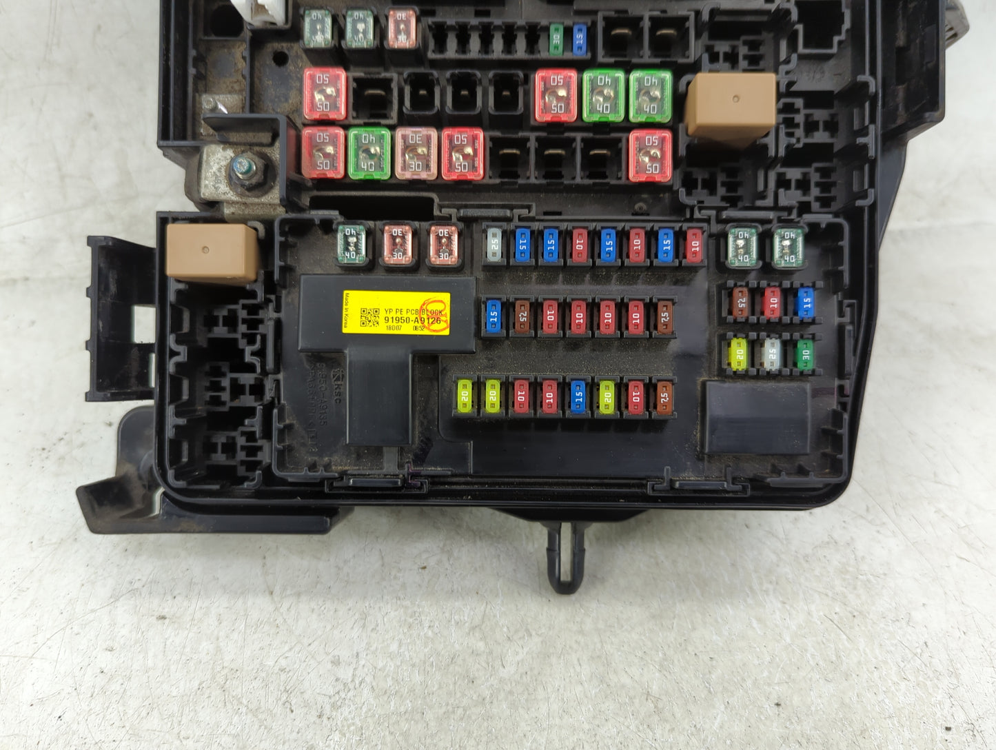 2019-2020 Kia Sedona Fusebox Fuse Box Panel Relay Module P/N:91268-A9650 Fits Fits 2019 2020 OEM Used Auto Parts - Oemusedau