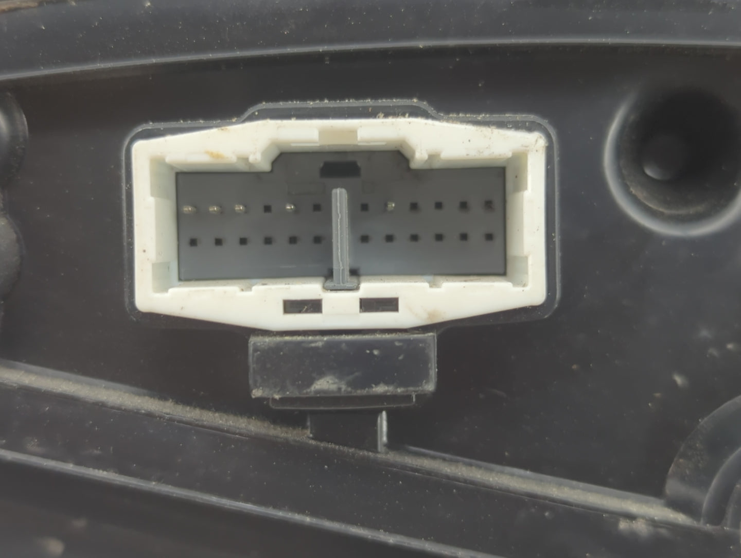 2015-2020 Kia Sedona Driver Side View Mirror - Left Door Mirror OEM Used - Oemusedautoparts1.com