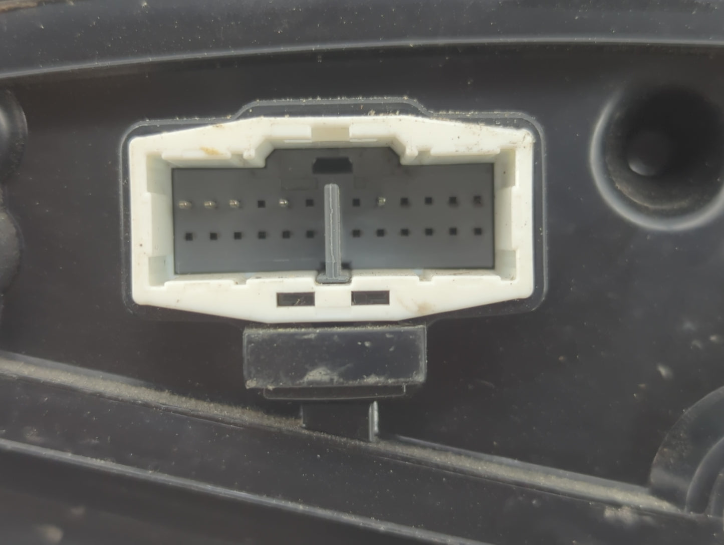 2015-2020 Kia Sedona Driver Side View Mirror - Left Door Mirror OEM Used - Oemusedautoparts1.com