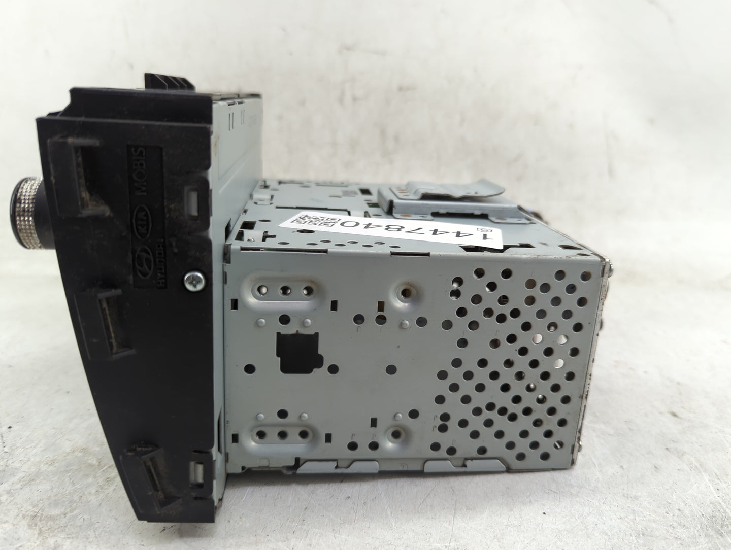 2017-2020 Kia Sedona Radio AM FM Cd Player Receiver Replacement P/N:96160A9AJ0WAC ADB10A9AN Fits Fits 2017 2018 2019 2020 OE