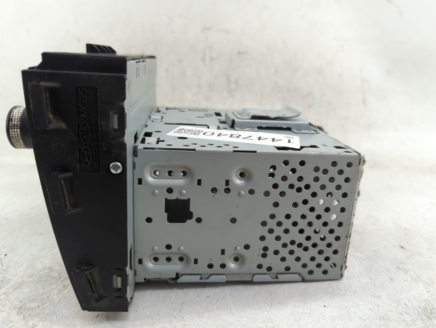 2017-2020 Kia Sedona Radio AM FM Cd Player Receiver Replacement P/N:96160A9AJ0WAC ADB10A9AN Fits Fits 2017 2018 2019 2020 OE