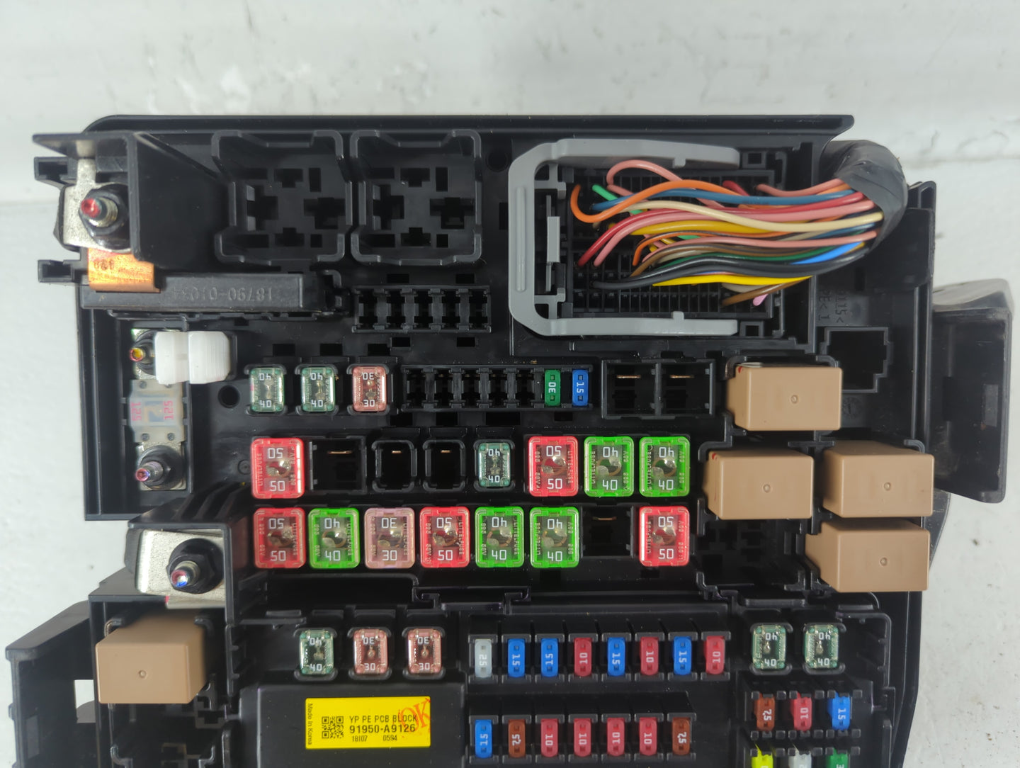 2019-2020 Kia Sedona Fusebox Fuse Box Panel Relay Module P/N:91271-A9550 Fits Fits 2019 2020 OEM Used Auto Parts - Oemusedau