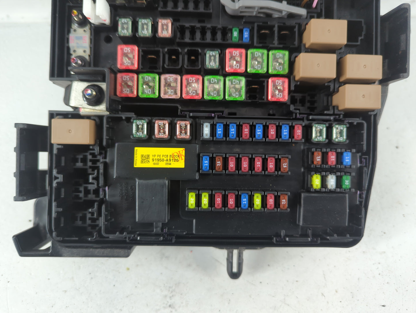 2019-2020 Kia Sedona Fusebox Fuse Box Panel Relay Module P/N:91271-A9550 Fits Fits 2019 2020 OEM Used Auto Parts - Oemusedau