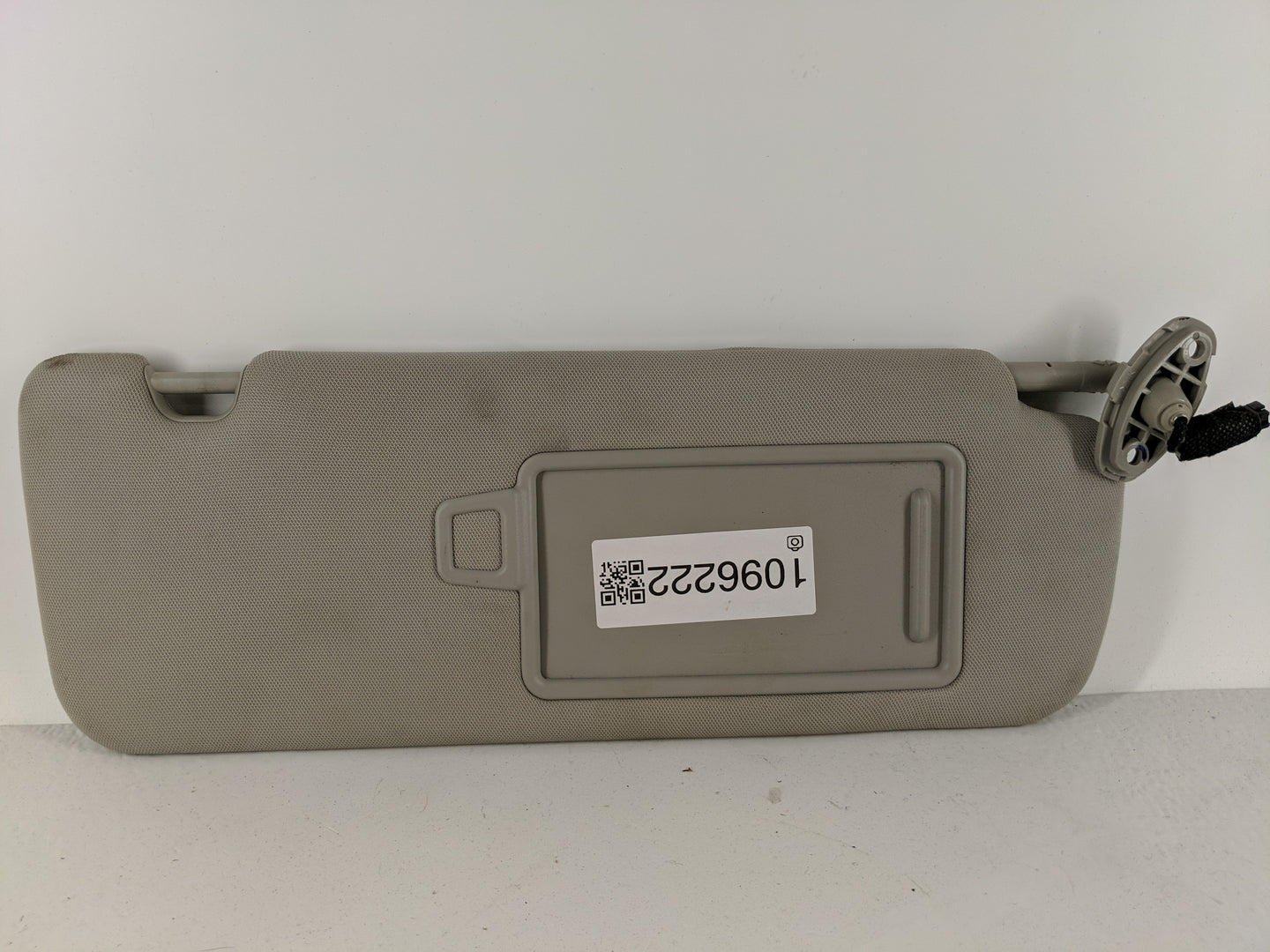 2016-2020 Kia Sorento Sun Visor Shade Replacement Passenger Right Mirror Fits Fits 2016 2017 2018 2019 2020 OEM Used Auto Pa