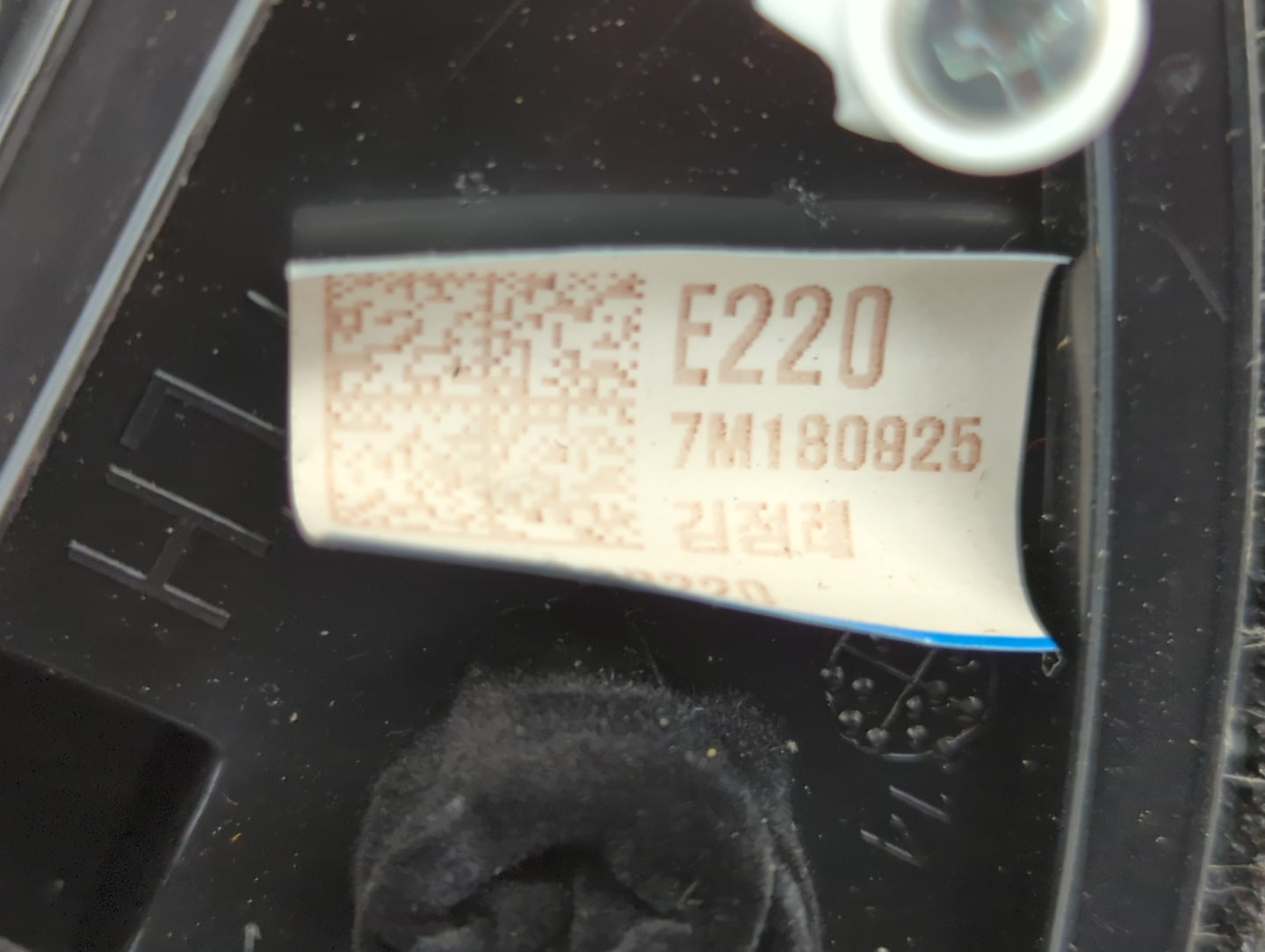 2017-2020 Kia Sorento Driver Side View Mirror - Left Door Mirror OEM Used - Oemusedautoparts1.com