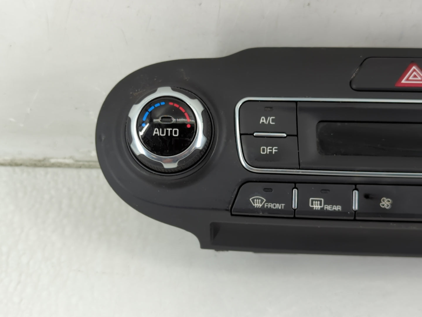 2019 Kia Sorento Climate Control Module Temperature AC/Heater Replacement P/N:97250-C6AA0 Fits OEM Used Auto Parts - Oemused