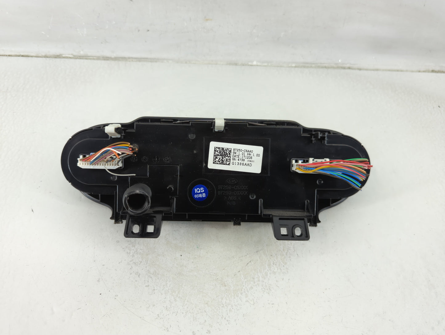 2019 Kia Sorento Climate Control Module Temperature AC/Heater Replacement P/N:97250-C6AA0 Fits OEM Used Auto Parts - Oemused