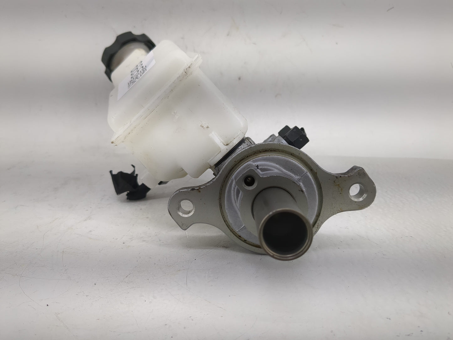 2016-2020 Kia Sorento Brake Master Cylinder 1220665 - Oemusedautoparts1.com