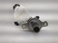 2016-2020 Kia Sorento Brake Master Cylinder 1220665 - Oemusedautoparts1.com