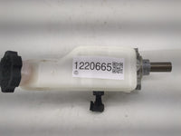 2016-2020 Kia Sorento Brake Master Cylinder 1220665 - Oemusedautoparts1.com