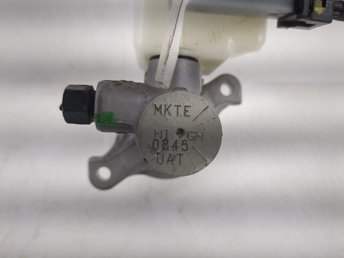 2016-2020 Kia Sorento Brake Master Cylinder 1220665 - Oemusedautoparts1.com