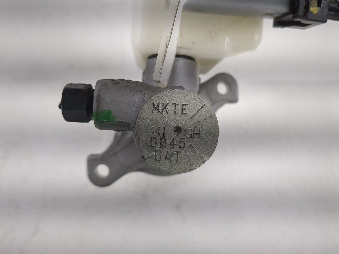 2016-2020 Kia Sorento Brake Master Cylinder 1220665 - Oemusedautoparts1.com