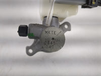 2016-2020 Kia Sorento Brake Master Cylinder 1220665 - Oemusedautoparts1.com