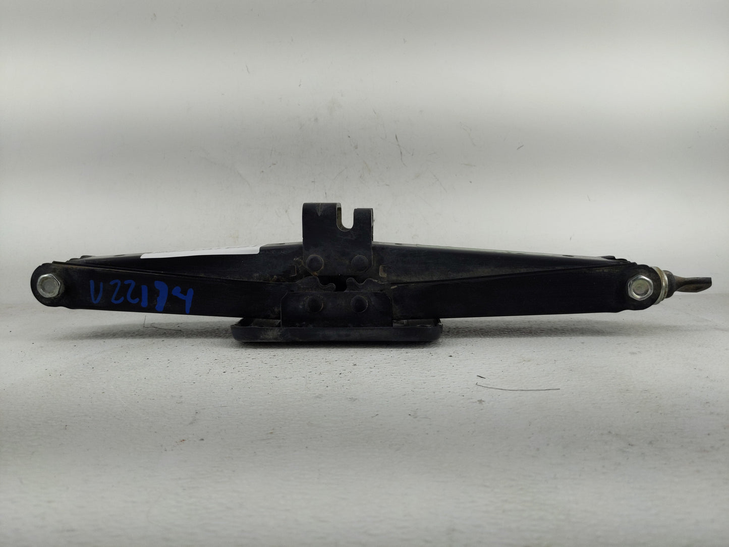 2019 Kia Sorento Spare Scissor Car Jack - Oemusedautoparts1.com