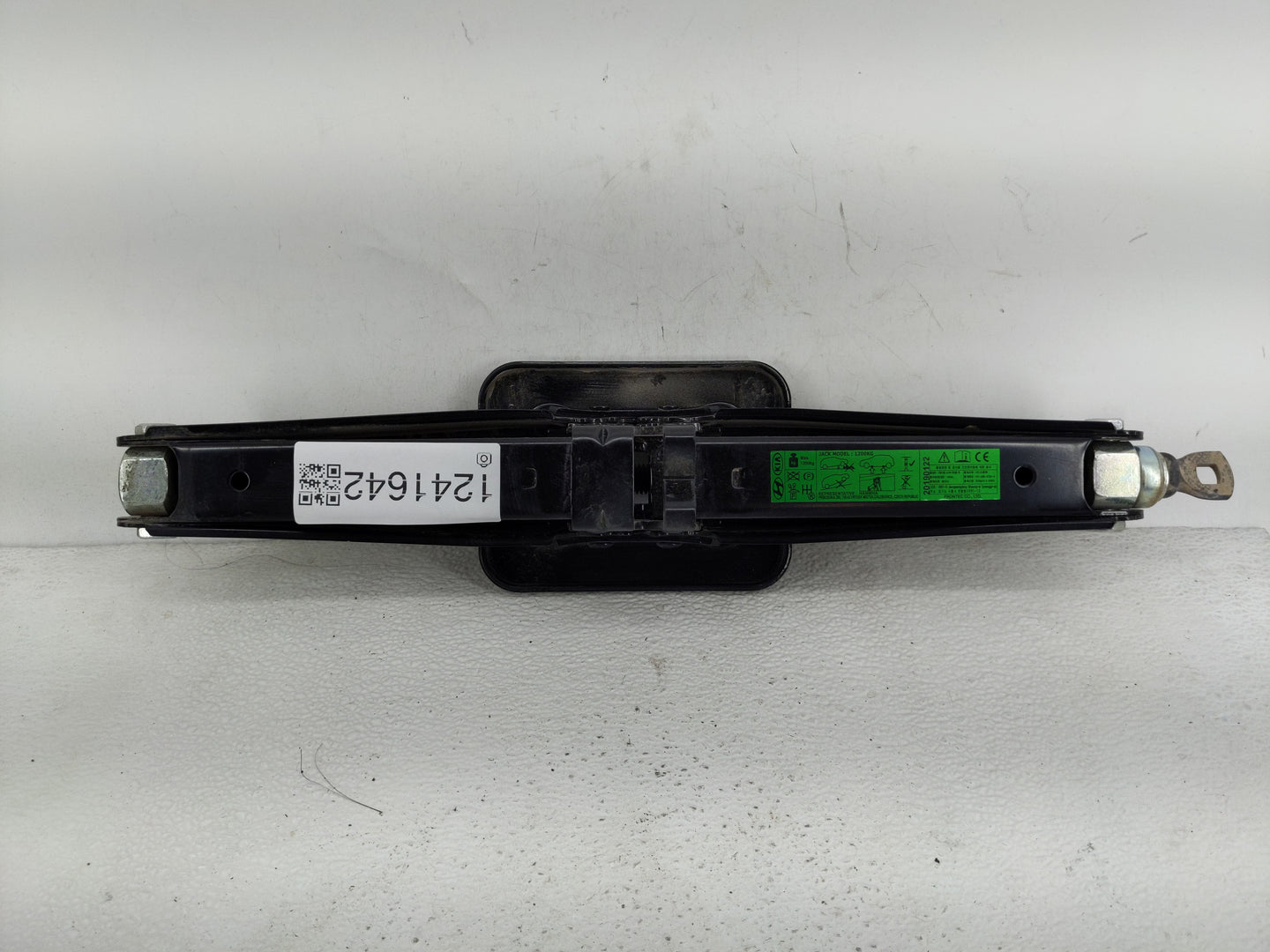 2019 Kia Sorento Spare Scissor Car Jack - Oemusedautoparts1.com