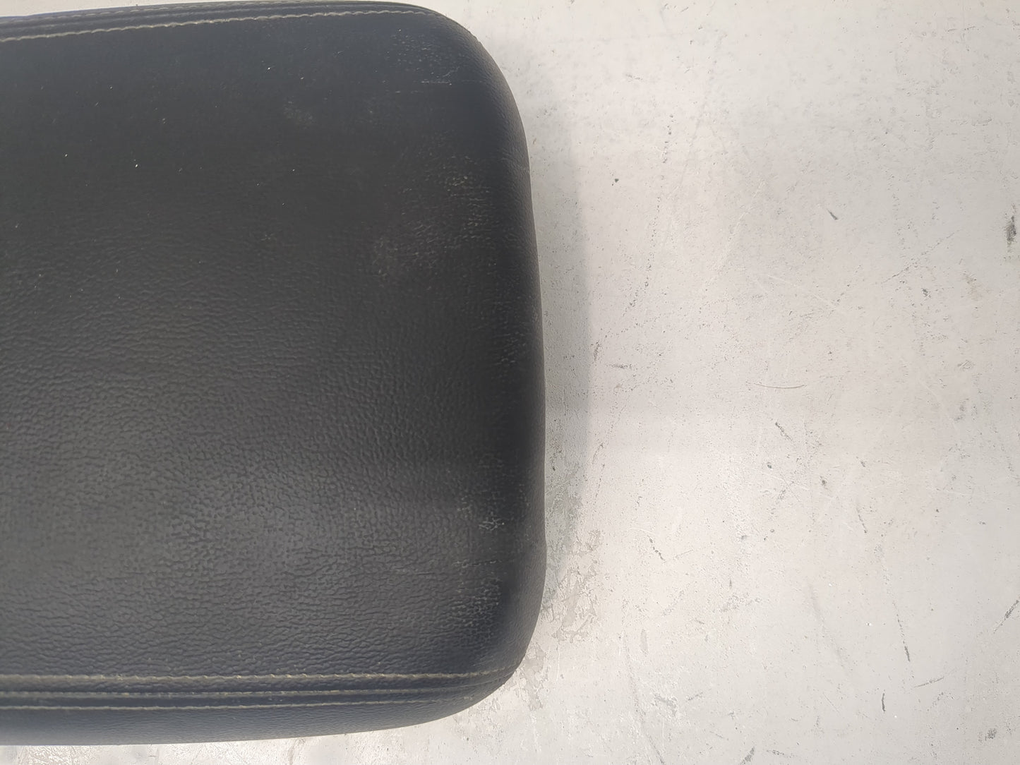 2019 Kia Sorento Center Console Armrest Cover Lid Fits OEM Used Auto Parts - Oemusedautoparts1.com