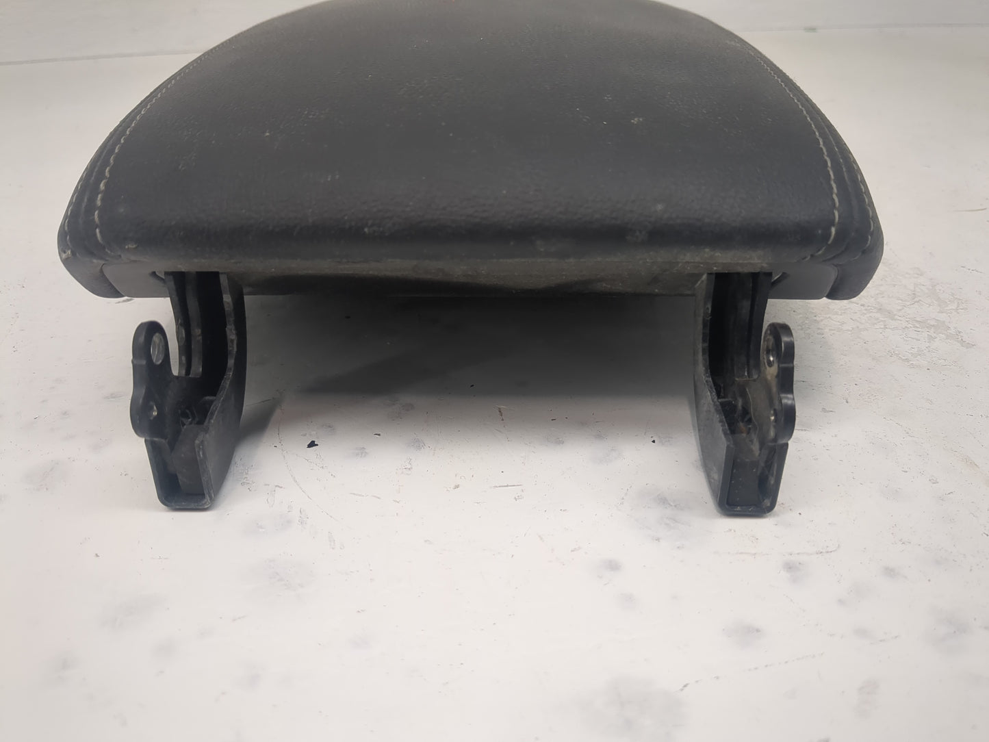 2019 Kia Sorento Center Console Armrest Cover Lid Fits OEM Used Auto Parts - Oemusedautoparts1.com
