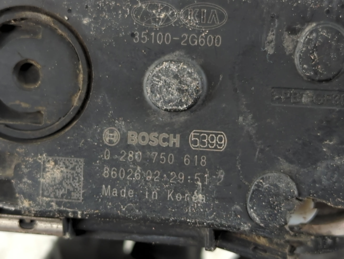 2016-2020 Kia Sorento Throttle Body P/N:35100 2G600 0 280 750 618 Fits Fits 2015 2016 2017 2018 2019 2020 2021 OEM Used Auto