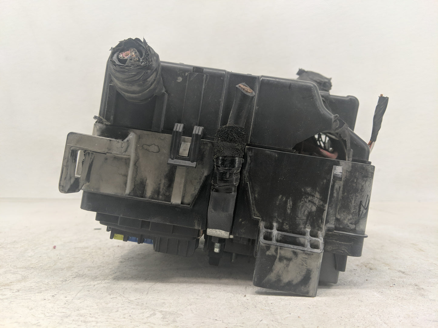 2019-2020 Kia Sorento Fusebox Fuse Box Panel Relay Module Fits Fits 2019 2020 OEM Used Auto Parts - Oemusedautoparts1.com