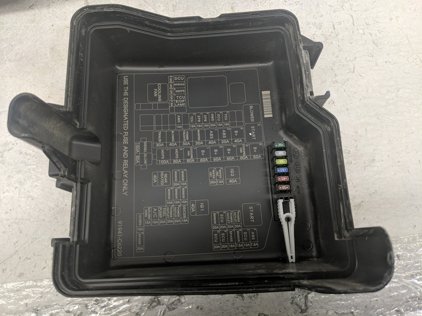 2019-2020 Kia Sorento Fusebox Fuse Box Panel Relay Module Fits Fits 2019 2020 OEM Used Auto Parts - Oemusedautoparts1.com