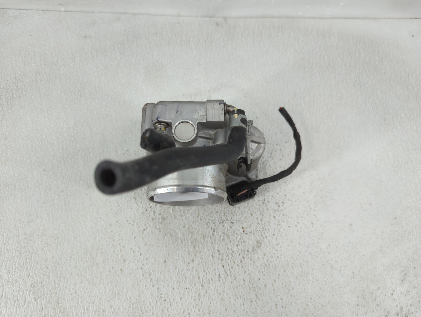 2016-2020 Kia Sorento Throttle Body P/N:35100 2G600 0 280 750 618 Fits Fits 2015 2016 2017 2018 2019 2020 2021 OEM Used Auto