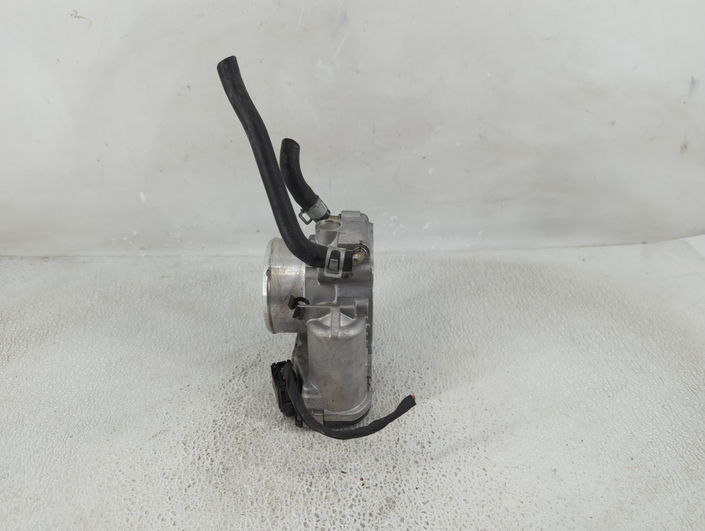 2016-2020 Kia Sorento Throttle Body P/N:35100 2G600 0 280 750 618 Fits Fits 2015 2016 2017 2018 2019 2020 2021 OEM Used Auto