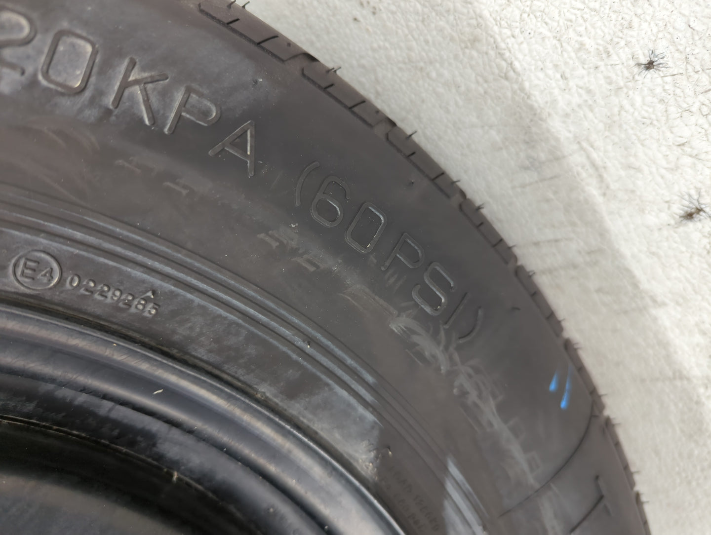 2011-2020 Kia Sorento Spare Donut Tire Wheel Rim Oem - Oemusedautoparts1.com