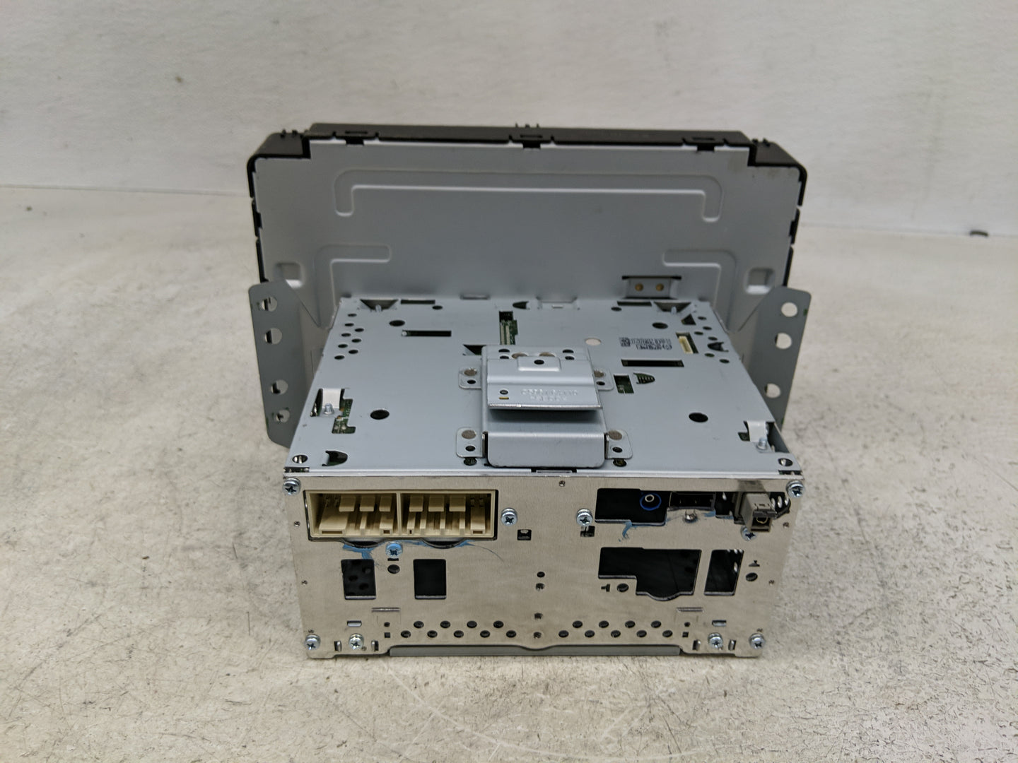 2019-2020 Kia Sorento Radio AM FM Cd Player Receiver Replacement P/N:96160C6NB0WK Fits Fits 2019 2020 OEM Used Auto Parts - 