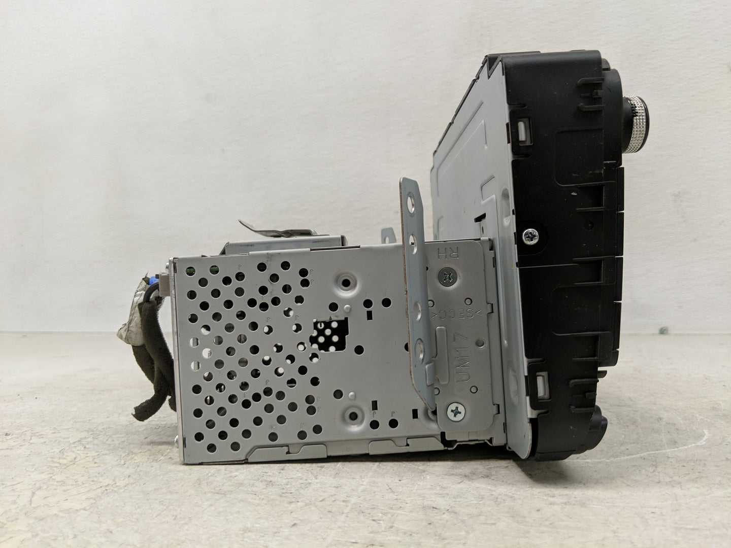 2019-2020 Kia Sorento Radio AM FM Cd Player Receiver Replacement P/N:96160C6NB0WK Fits Fits 2019 2020 OEM Used Auto Parts - 