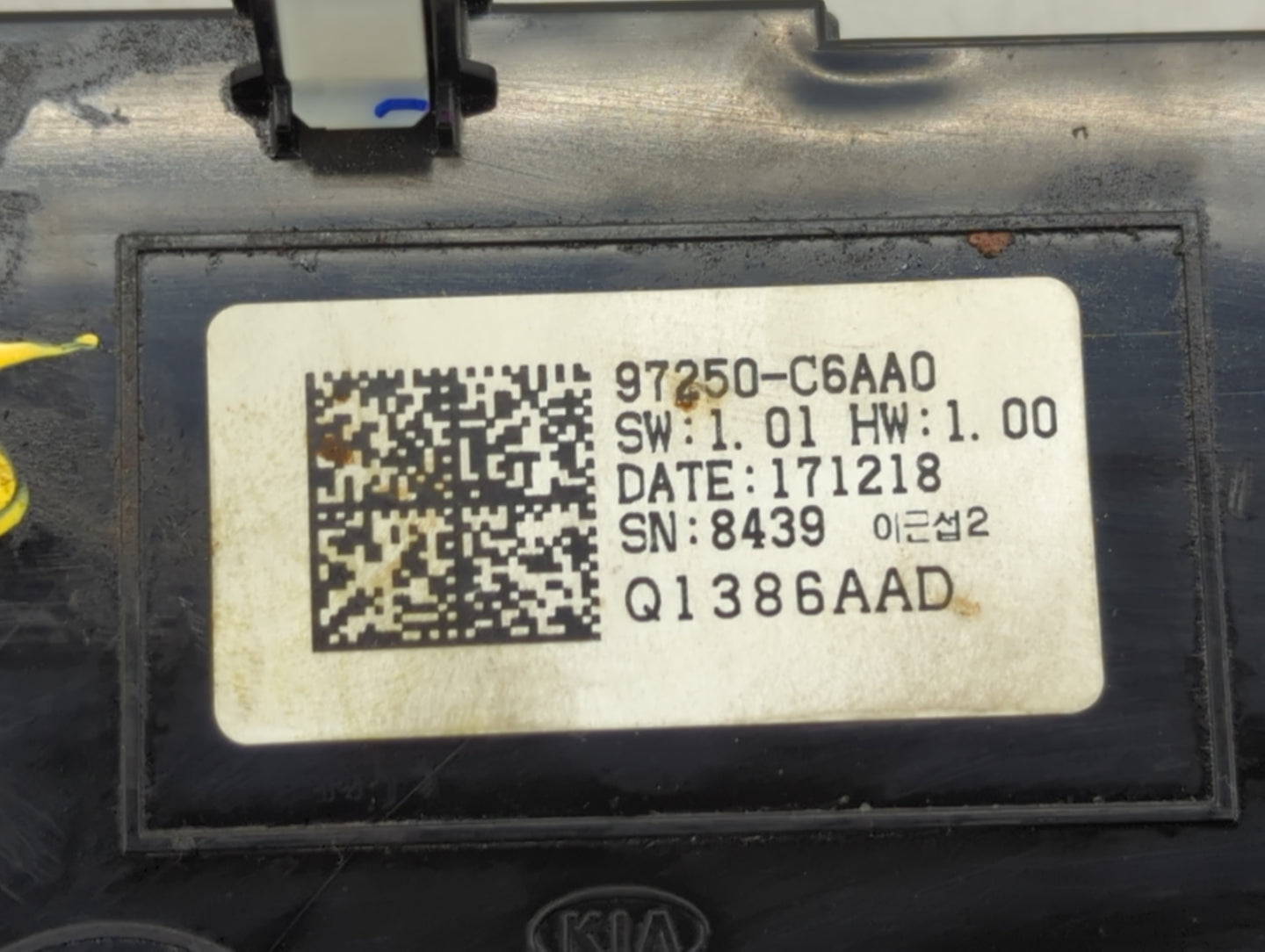 2019 Kia Sorento Climate Control Module Temperature AC/Heater Replacement P/N:97250-C6AA0 Fits OEM Used Auto Parts - Oemused
