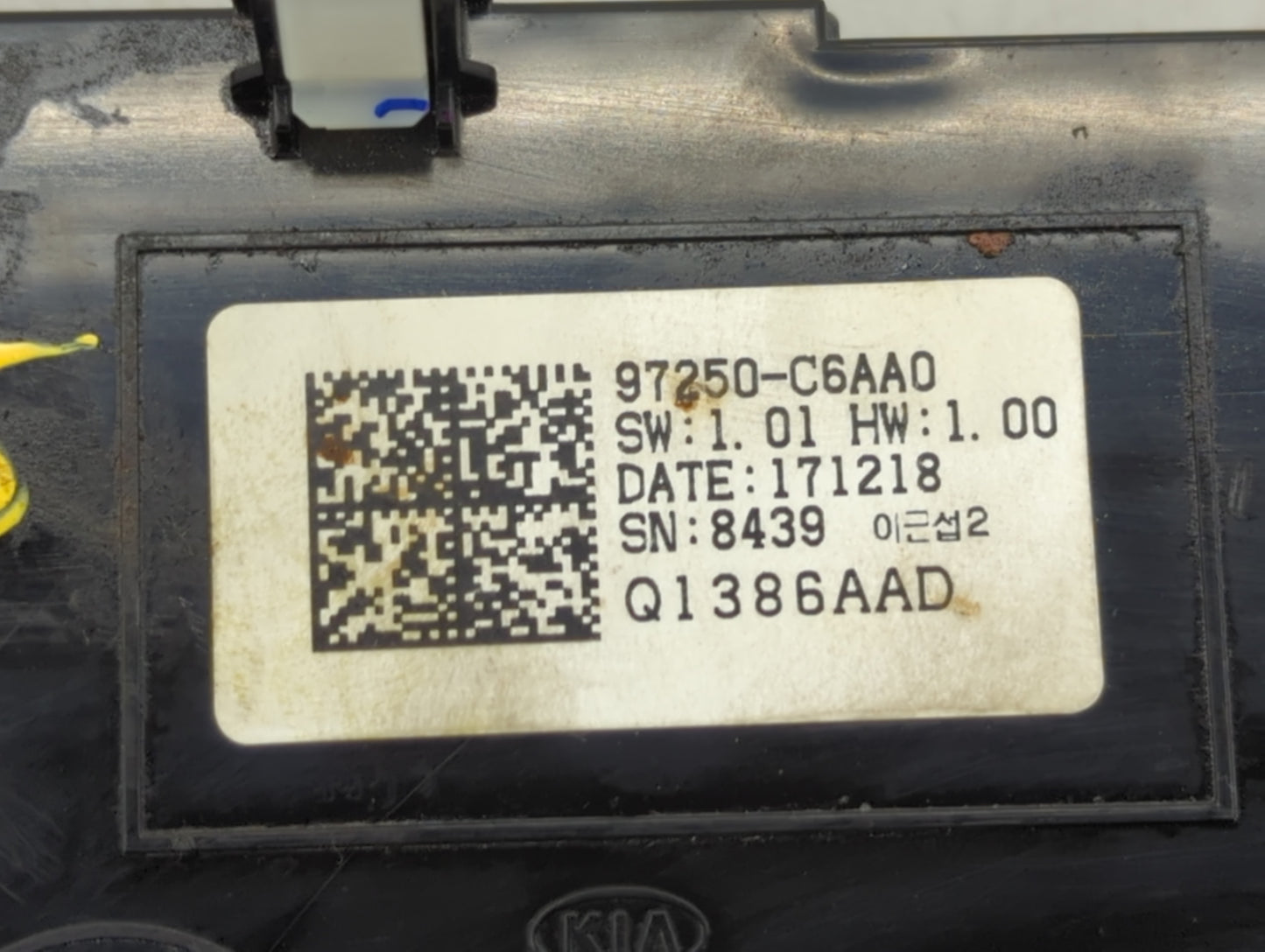 2019 Kia Sorento Climate Control Module Temperature AC/Heater Replacement P/N:97250-C6AA0 Fits OEM Used Auto Parts - Oemused