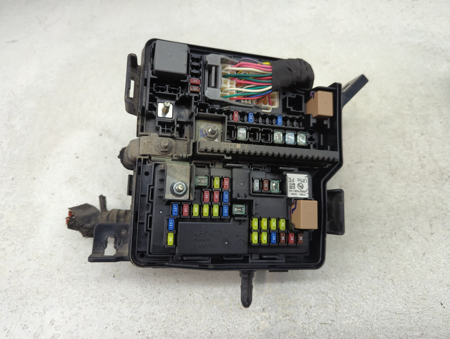 2019-2020 Kia Sorento Fusebox Fuse Box Panel Relay Module P/N:91941-C6220 Fits Fits 2019 2020 OEM Used Auto Parts - Oemuseda