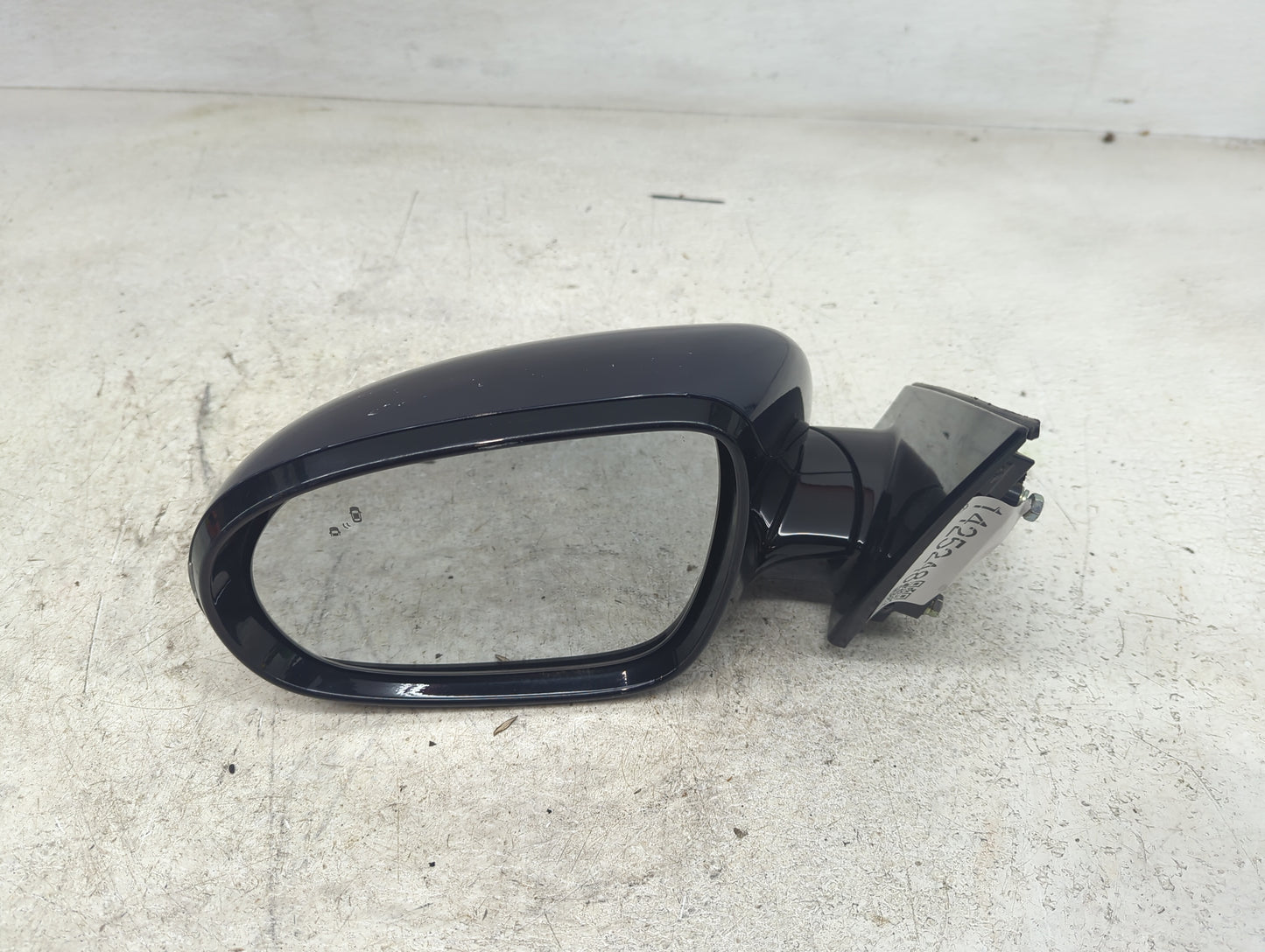 2017-2020 Kia Sorento Driver Side View Mirror - Left Door Mirror OEM Used - Oemusedautoparts1.com