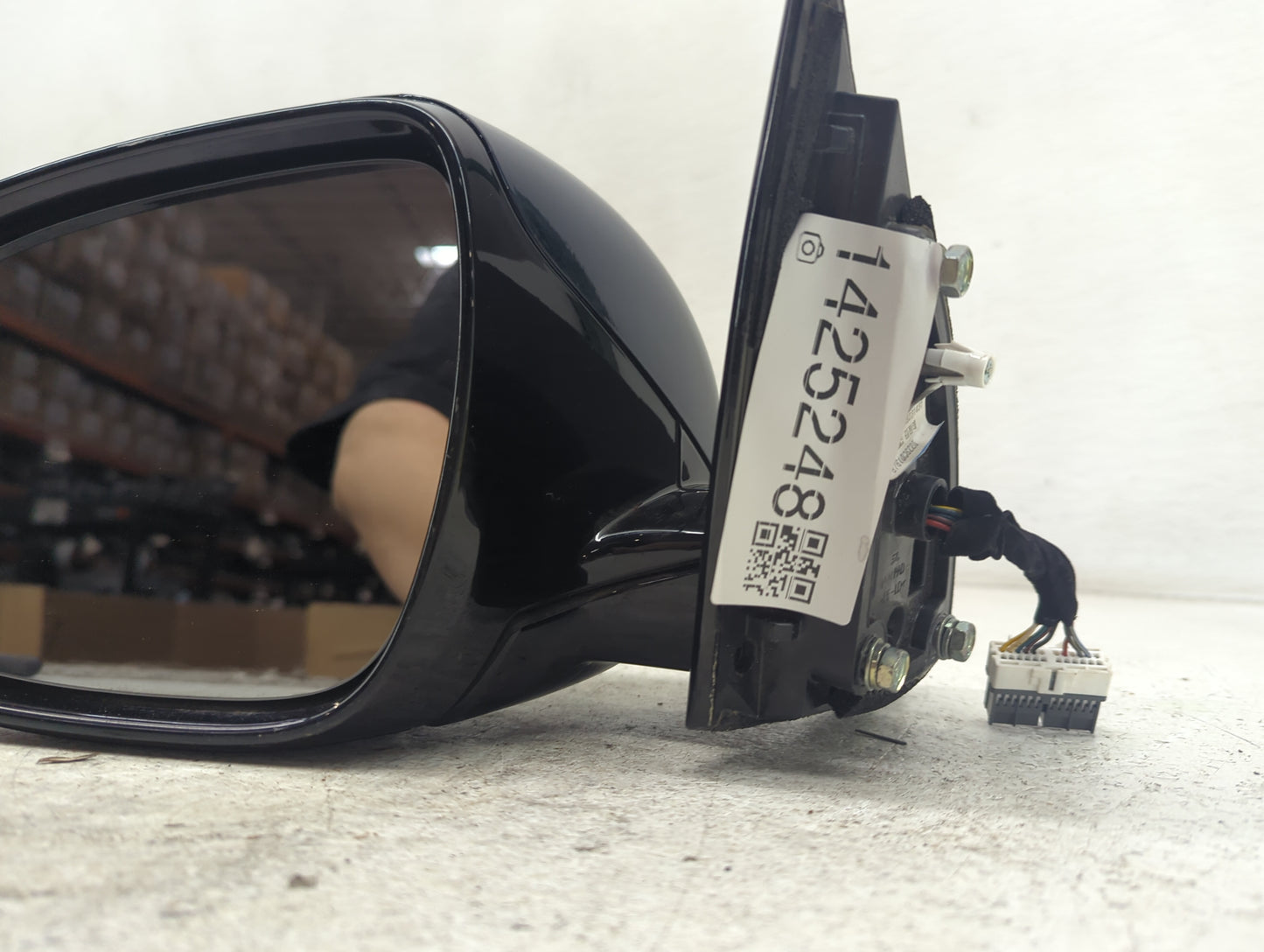 2017-2020 Kia Sorento Driver Side View Mirror - Left Door Mirror OEM Used - Oemusedautoparts1.com