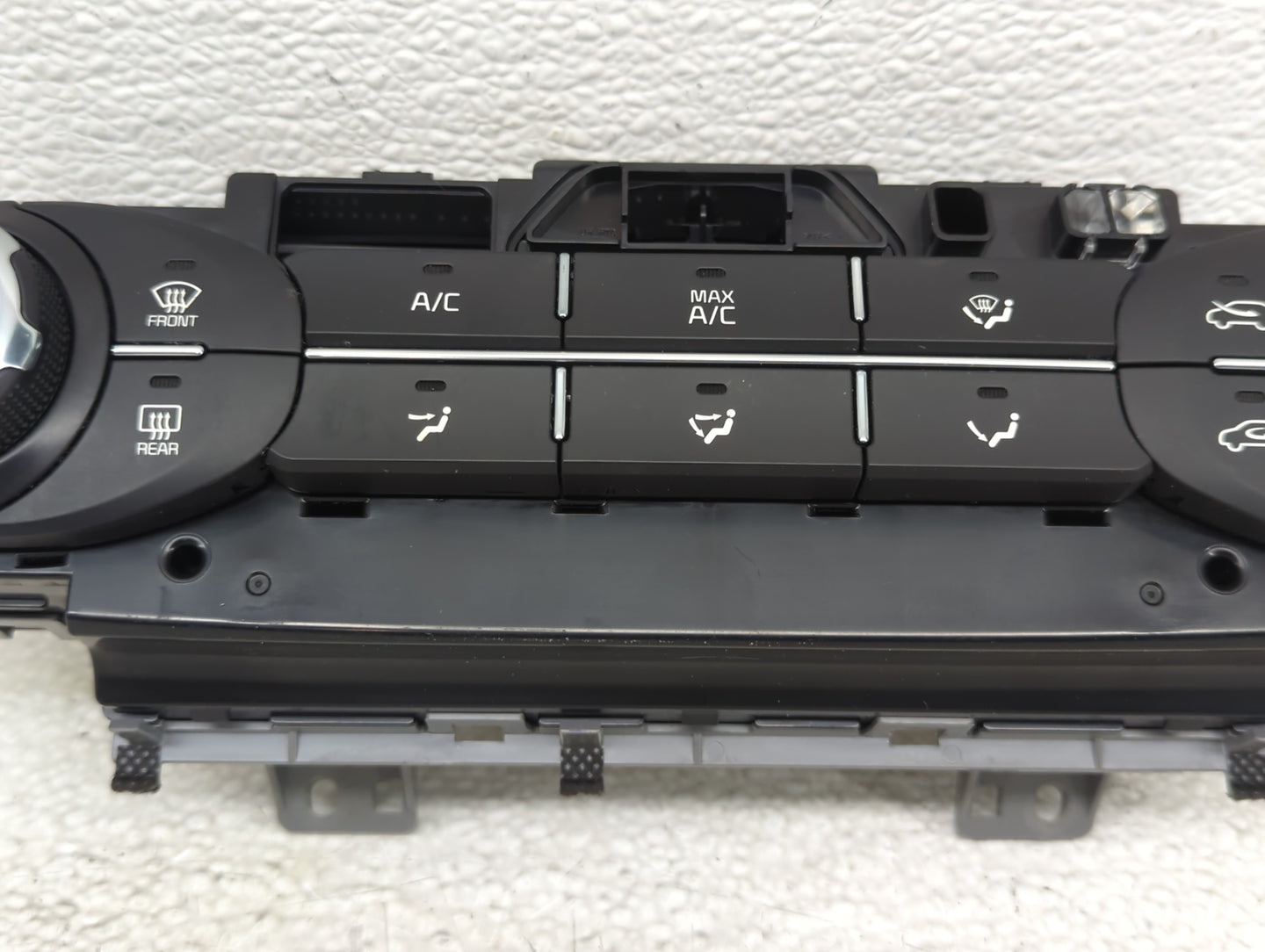 2019 Kia Sorento Climate Control Module Temperature AC/Heater Replacement P/N:97250-C6040 Fits OEM Used Auto Parts - Oemused
