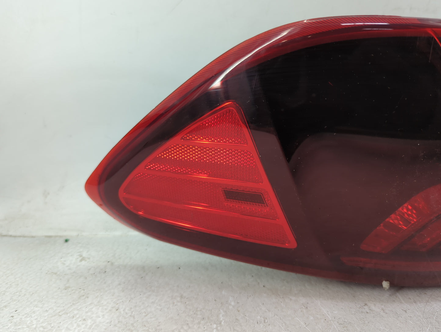 2019-2020 Kia Sorento Tail Light Assembly Passenger Right OEM P/N:92402-C6 Fits Fits 2019 2020 OEM Used Auto Parts - Oemused