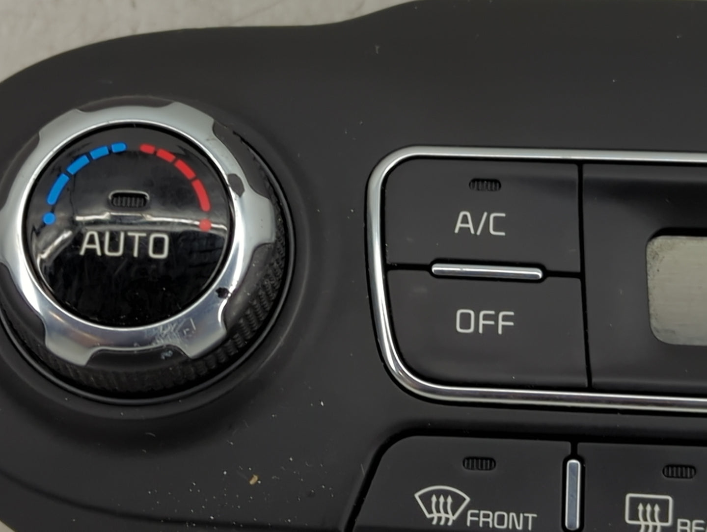 2019 Kia Sorento Climate Control Module Temperature AC/Heater Replacement P/N:97250-C6AA0 Fits OEM Used Auto Parts - Oemused