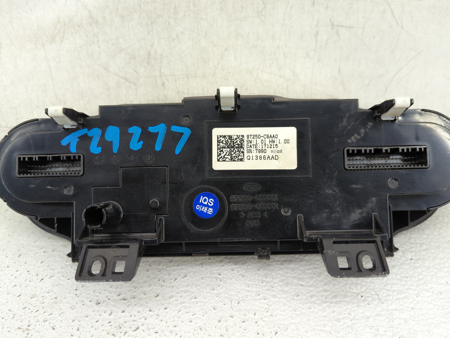 2019 Kia Sorento Climate Control Module Temperature AC/Heater Replacement P/N:97250-C6AA0 Fits OEM Used Auto Parts - Oemused