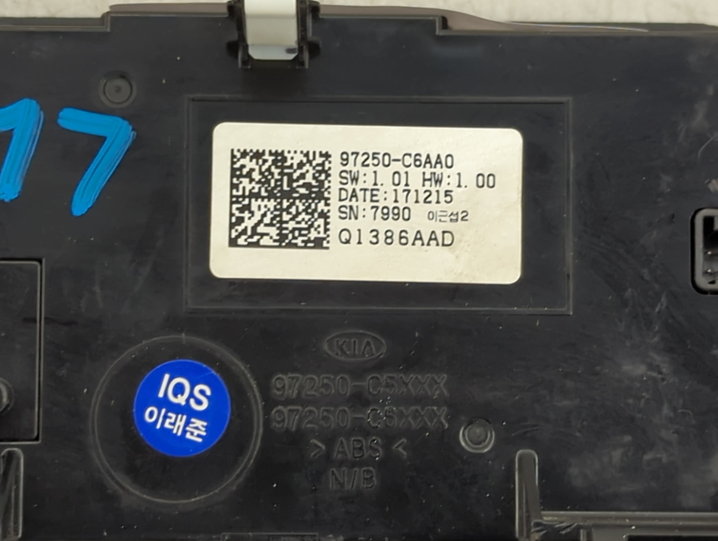 2019 Kia Sorento Climate Control Module Temperature AC/Heater Replacement P/N:97250-C6AA0 Fits OEM Used Auto Parts - Oemused