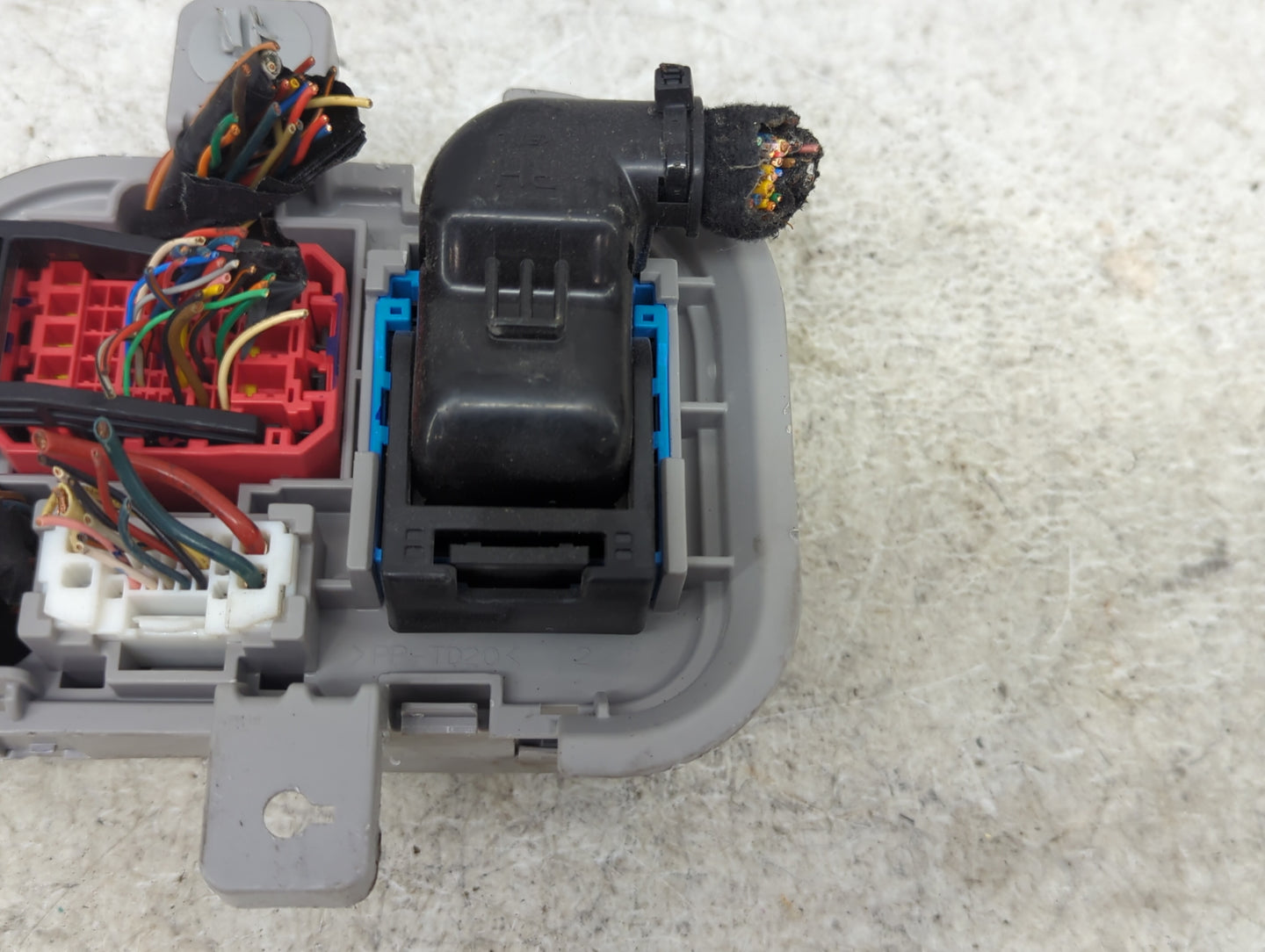 2019-2020 Kia Sorento Fusebox Fuse Box Panel Relay Module P/N:91971-C5020 Fits Fits 2019 2020 OEM Used Auto Parts - Oemuseda