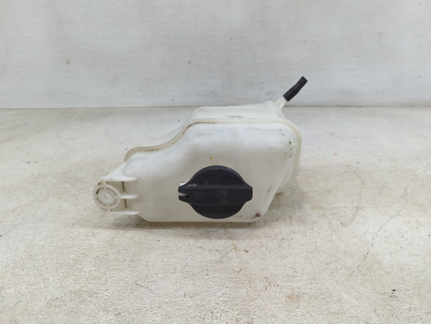 2014-2020 Kia Sorento Radiator Coolant Overflow Expansion Tank Bottle 1460025 - Oemusedautoparts1.com