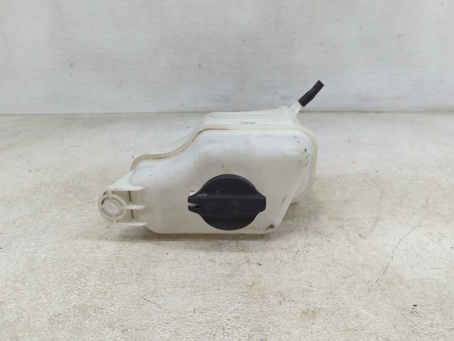 2014-2020 Kia Sorento Radiator Coolant Overflow Expansion Tank Bottle 1460025 - Oemusedautoparts1.com