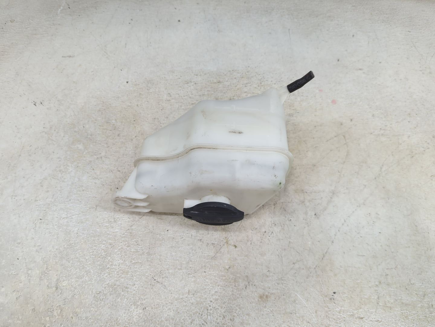 2014-2020 Kia Sorento Radiator Coolant Overflow Expansion Tank Bottle 1460025 - Oemusedautoparts1.com
