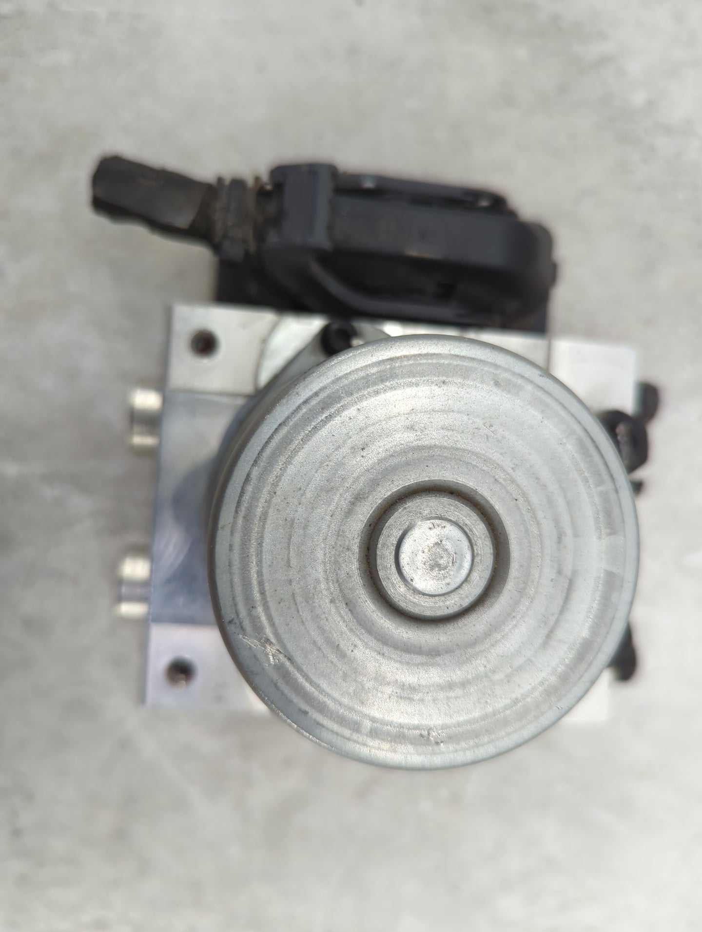 2019-2020 Kia Sorento ABS Pump Control Module Replacement P/N:C6589-34600 Fits Fits 2019 2020 OEM Used Auto Parts - Oemuseda