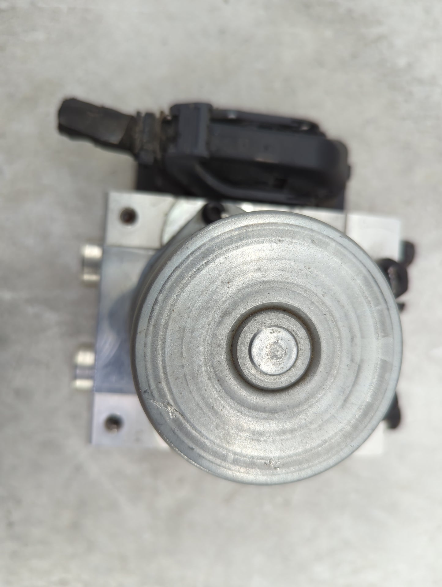 2019-2020 Kia Sorento ABS Pump Control Module Replacement P/N:C6589-34600 Fits Fits 2019 2020 OEM Used Auto Parts - Oemuseda