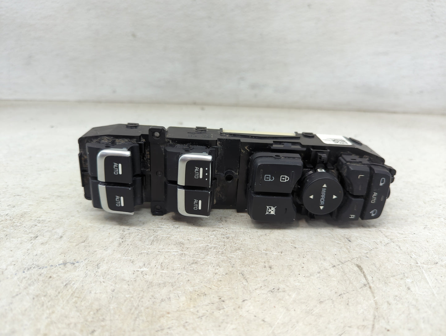2019-2020 Kia Sorento Master Power Window Switch Replacement Driver Side Left P/N:93570C6BH0KHI Fits Fits 2019 2020 OEM Used