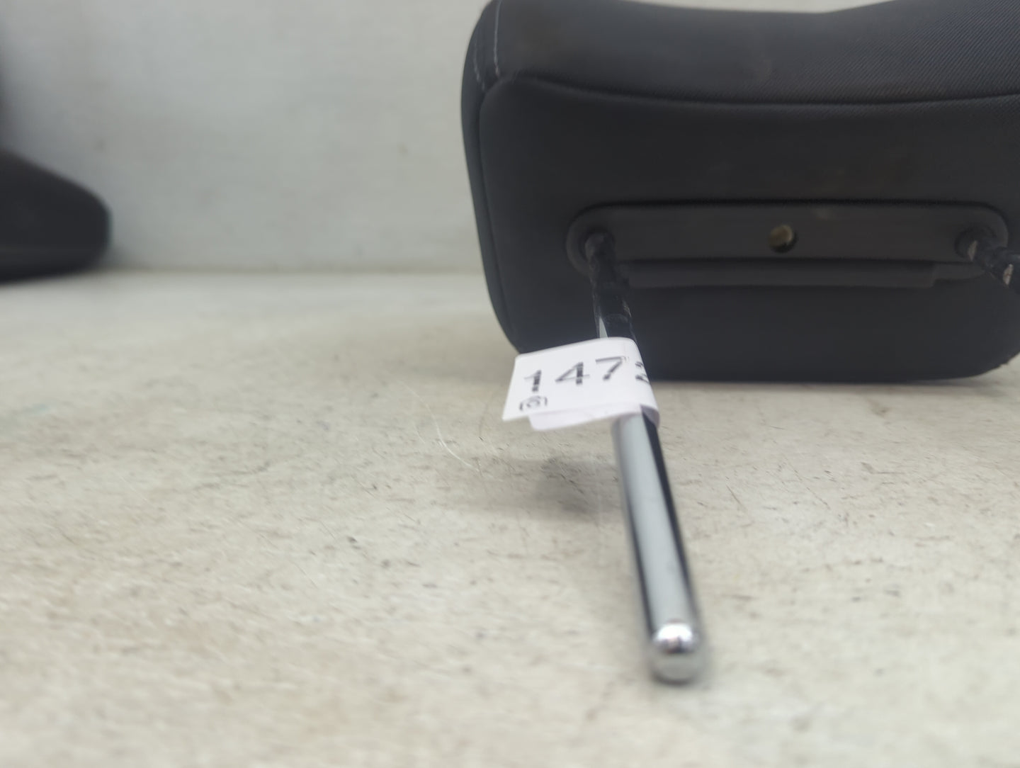 2019 Kia Sorento Headrest Head Rest Front Driver Seat Black 1472458 - Oemusedautoparts1.com