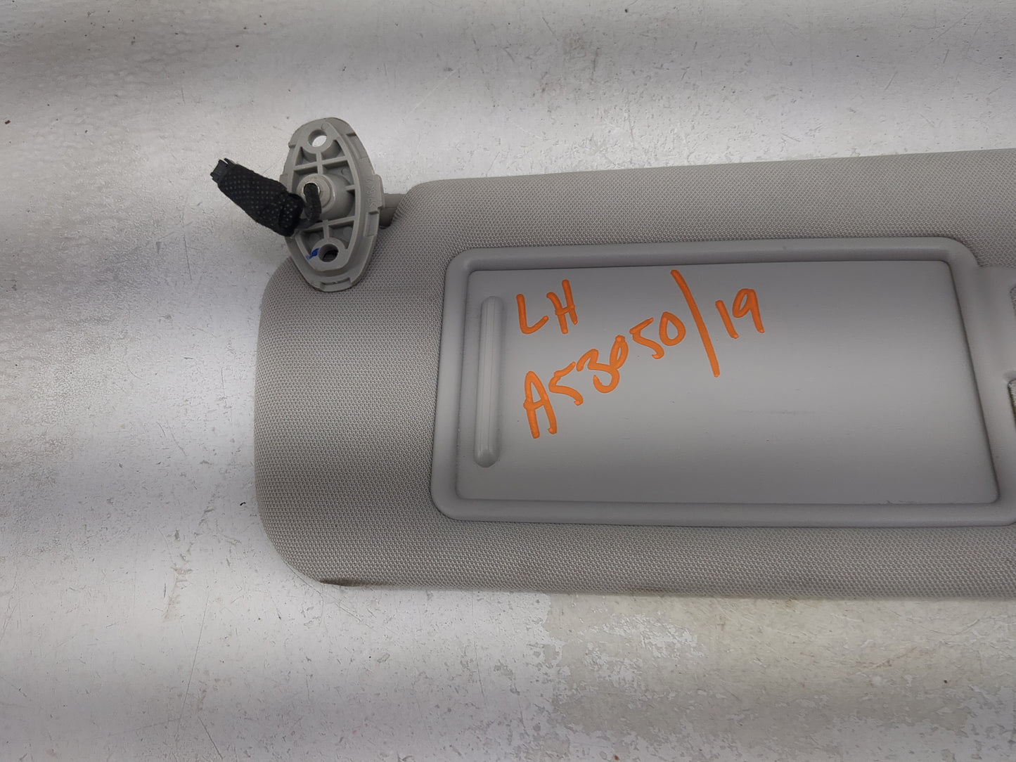 2016-2020 Kia Sorento Sun Visor Shade Replacement Driver Left Mirror Fits Fits 2016 2017 2018 2019 2020 OEM Used Auto Parts 