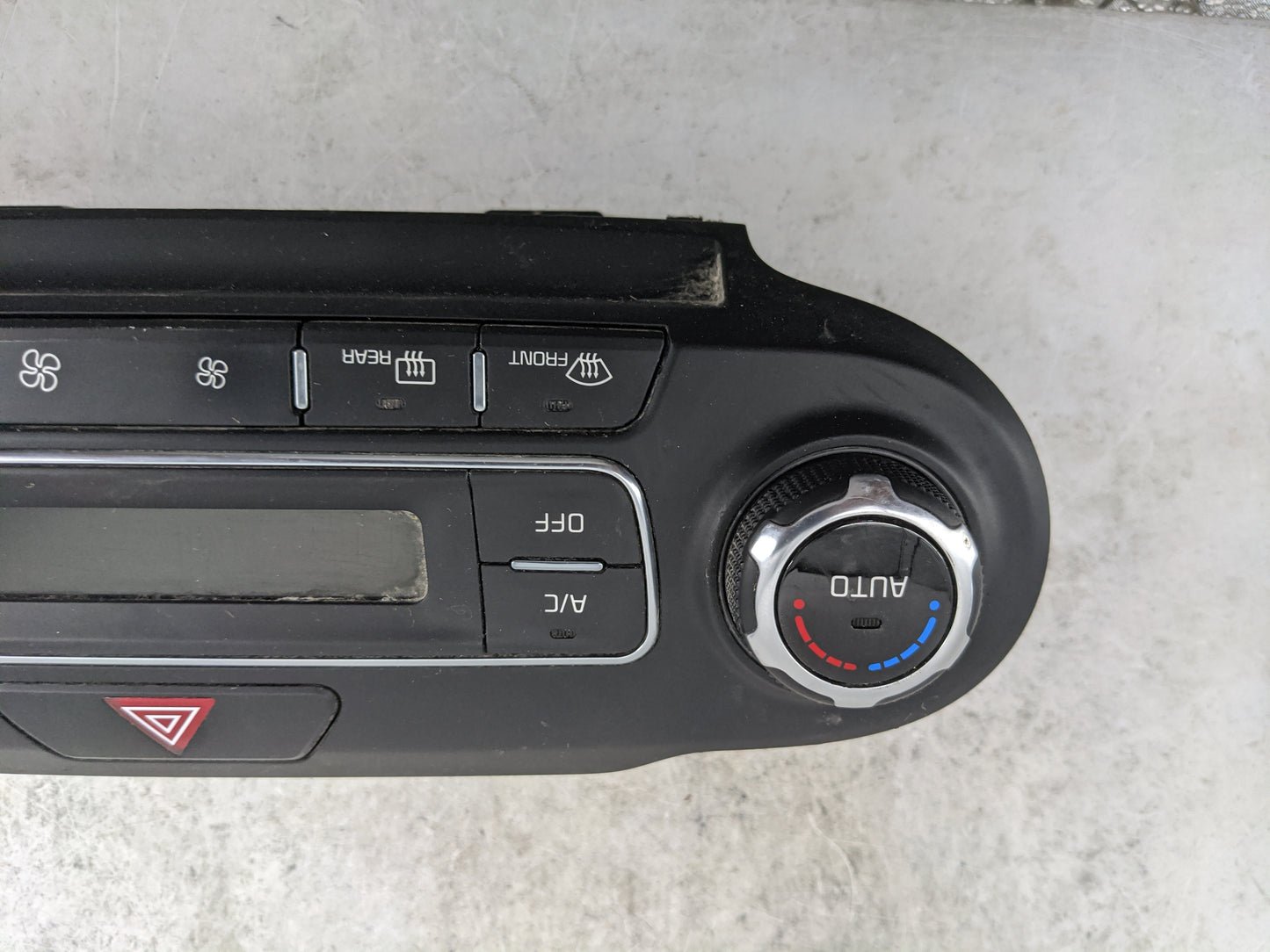 2019 Kia Sorento Climate Control Module Temperature AC/Heater Replacement P/N:97250-C6AB0 Fits OEM Used Auto Parts - Oemused