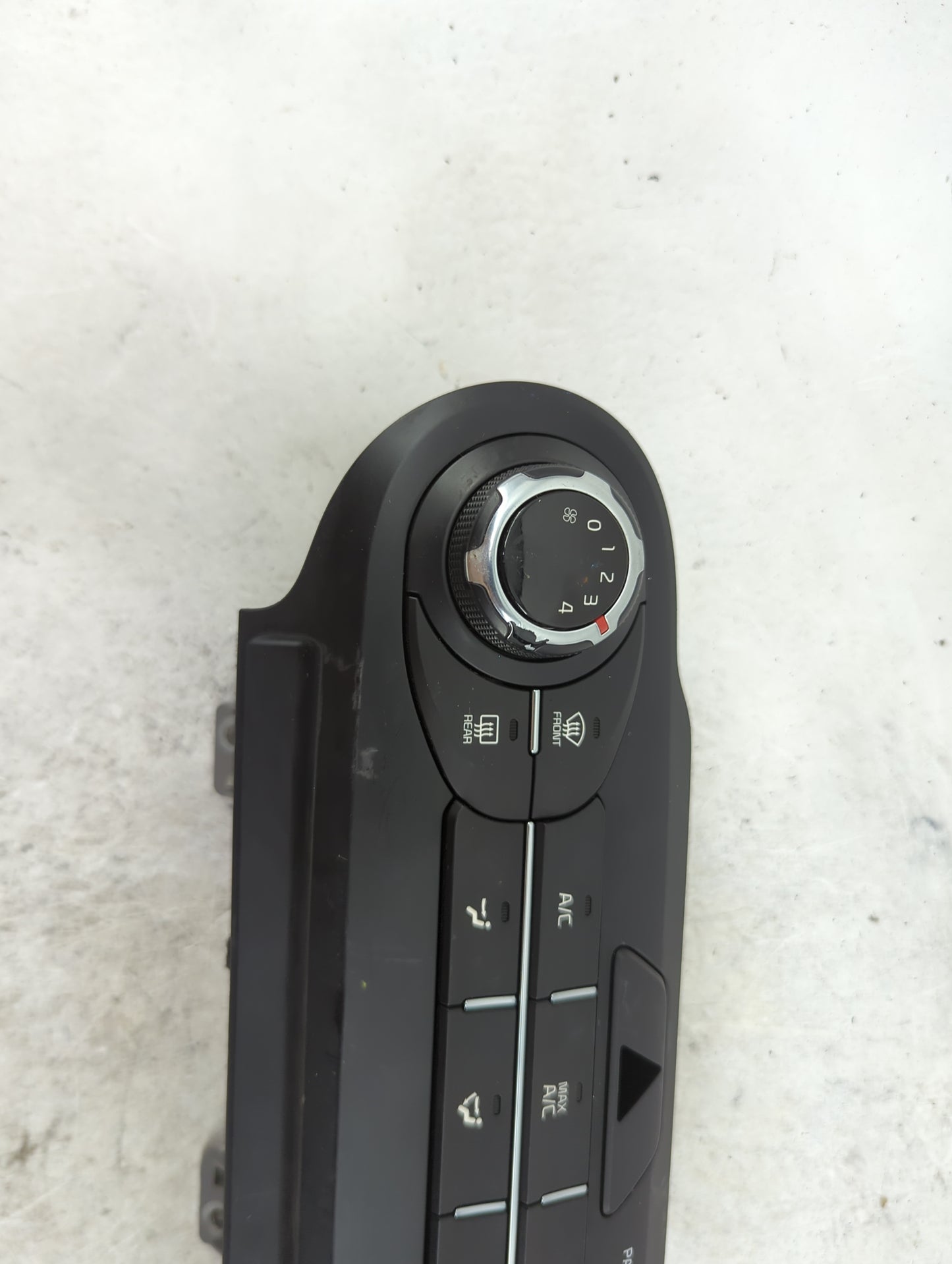 2019 Kia Sorento Climate Control Module Temperature AC/Heater Replacement P/N:97250-C6040 Fits OEM Used Auto Parts - Oemused